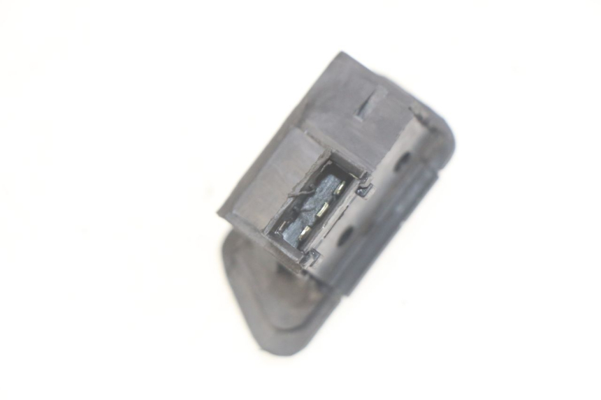 photo de COMANDO FRECCE PEUGEOT TWEET 125 (2018 - 2021) - Zoom sullo stato d'uso