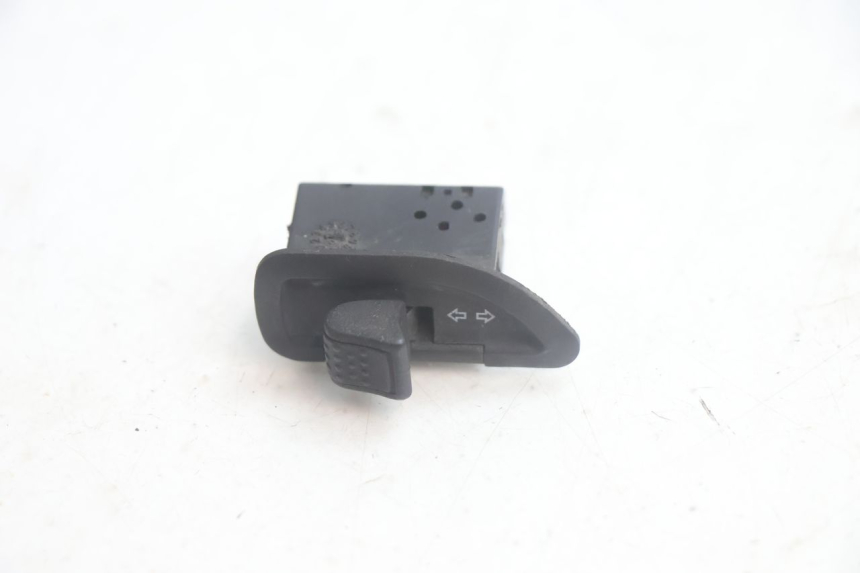 photo de COMMUTATORE FRECCE PIAGGIO ZIP IGET 4T 50 (2021 - 2023) - Dettaglio del componente
