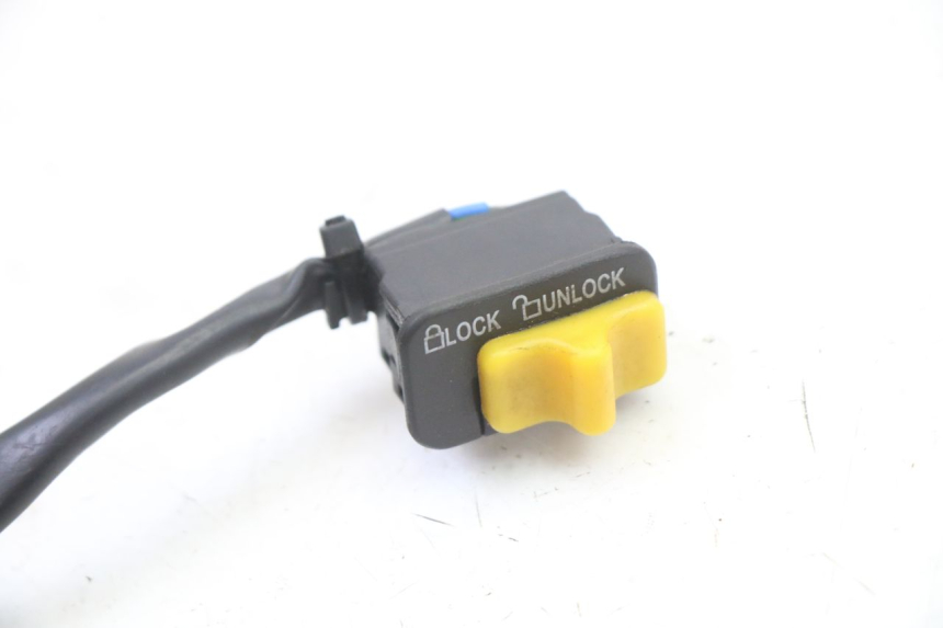 photo de COMMUTATORE SPEGNIMENTO  SYM FIDDLE 3 III 50 (2014 - 2020) - Dettaglio del componente