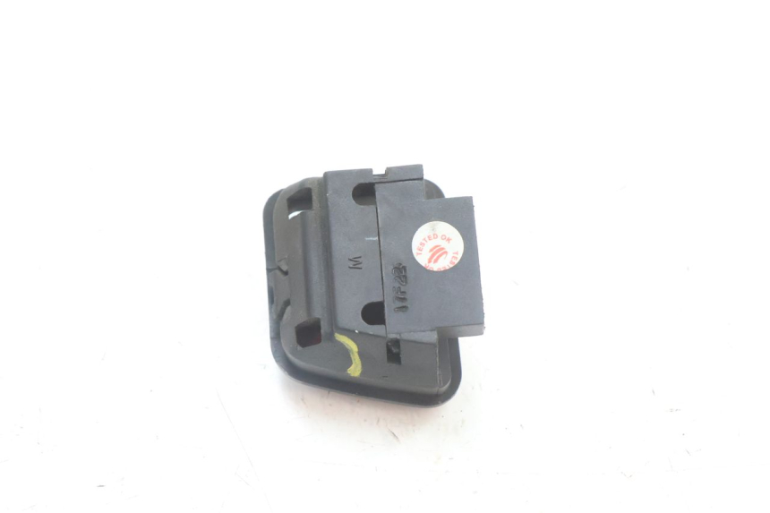 photo de COMMUTATORE SPEGNIMENTO  PIAGGIO MP3 500 (2016 - 2018) - Altra angolazione