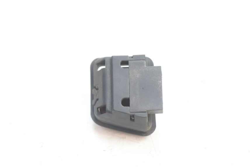 photo de COMMUTATORE SPEGNIMENTO  PIAGGIO X8 STREET 125 (2006 - 2007) - Zoom sullo stato d'uso