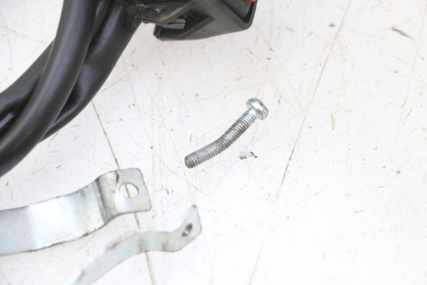 photo de COMMUTATORE SPEGNIMENTO  YAMAHA YZ 125 (1998 - 2005) - Primo piano tecnico