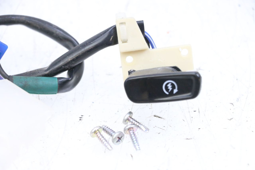 photo de COMMUTATORE ACCENSIONE MBK FLAME X 125 (2007 - 2016) - Primo piano tecnico