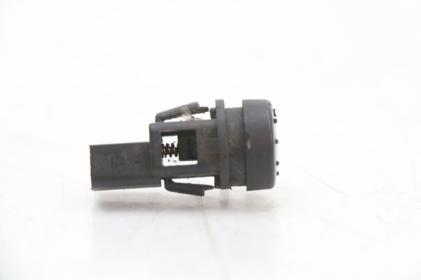 photo de COMMUTATORE ACCENSIONE PIAGGIO FLY 4T 50 (2004 - 2010) - Zoom sullo stato d'uso