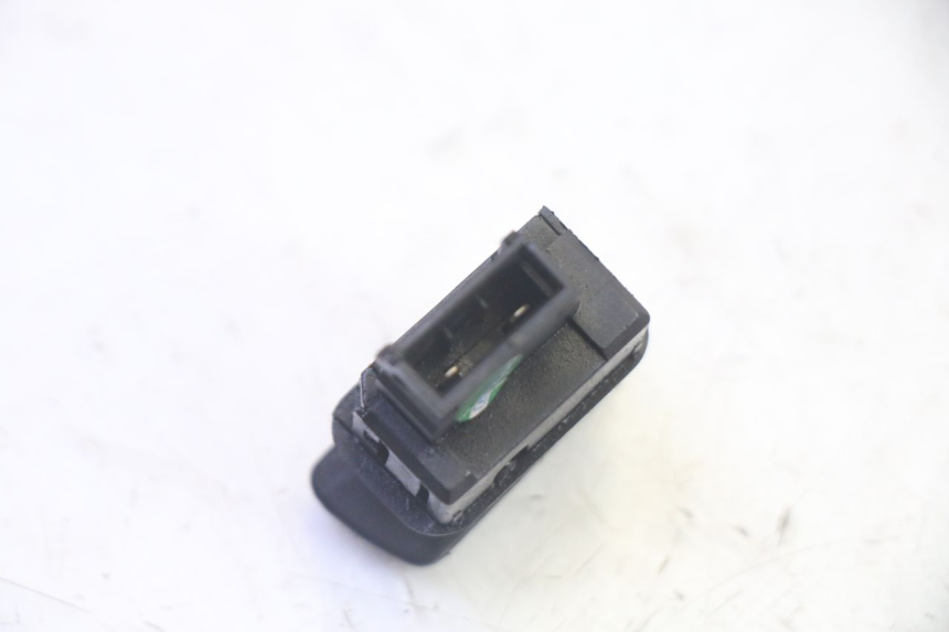 photo de COMMUTATORE ACCENSIONE PIAGGIO MP3 RL 250 (2006 - 2010) - Altra angolazione