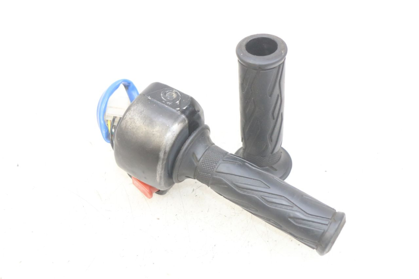 photo de MANUBRIO DESTRO KYMCO AGILITY 16+ 4T 50 (2018 - 2023) - Vista principale