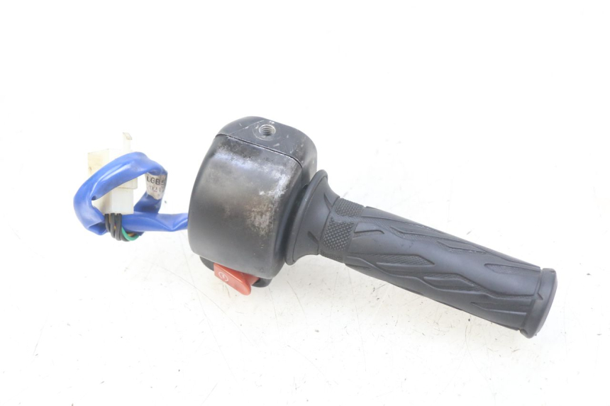 photo de MANUBRIO DESTRO KYMCO AGILITY 16+ 4T 50 (2018 - 2023) - Vista principale