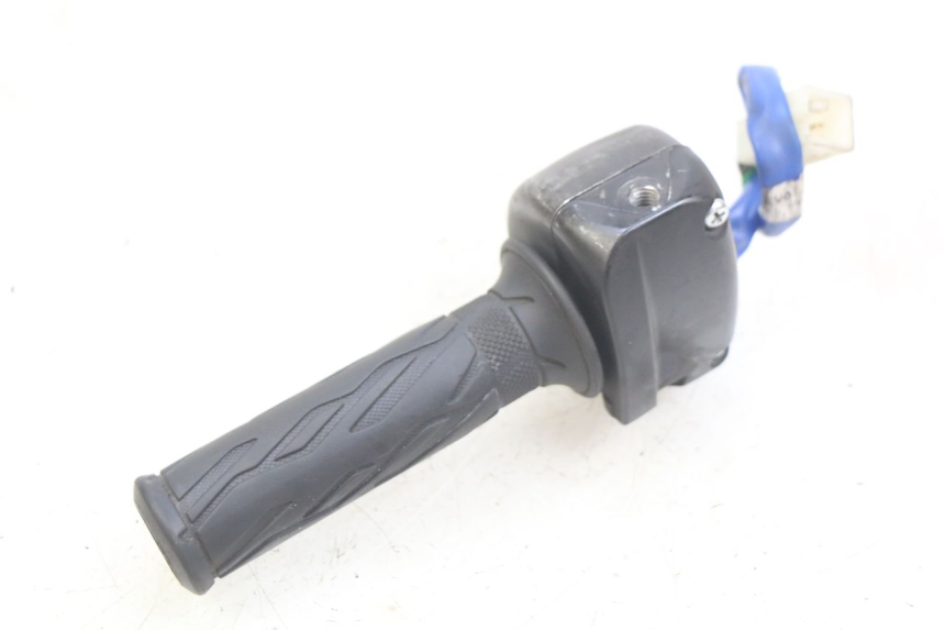 photo de MANUBRIO DESTRO KYMCO AGILITY 16+ 4T 50 (2018 - 2023) - Vista d'insieme del prodotto