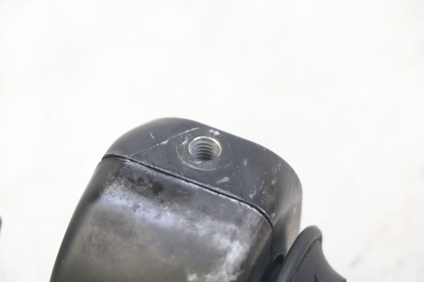 photo de MANUBRIO DESTRO KYMCO AGILITY 16+ 4T 50 (2018 - 2023) - Dettagli dei punti di fissaggio