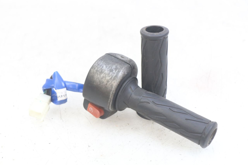 photo de MANUBRIO DESTRO KYMCO AGILITY 16+ 4T 50 (2018 - 2023) - Vista principale