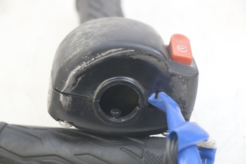 photo de MANUBRIO DESTRO KYMCO AGILITY 16+ 4T 50 (2018 - 2023) - Altra angolazione