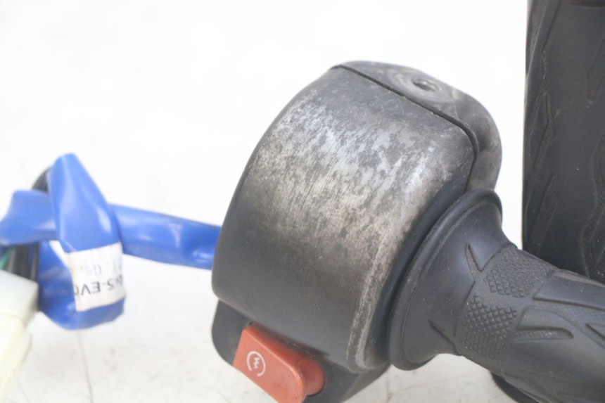 photo de MANUBRIO DESTRO KYMCO AGILITY 16+ 4T 50 (2018 - 2023) - Ricambio usato controllato