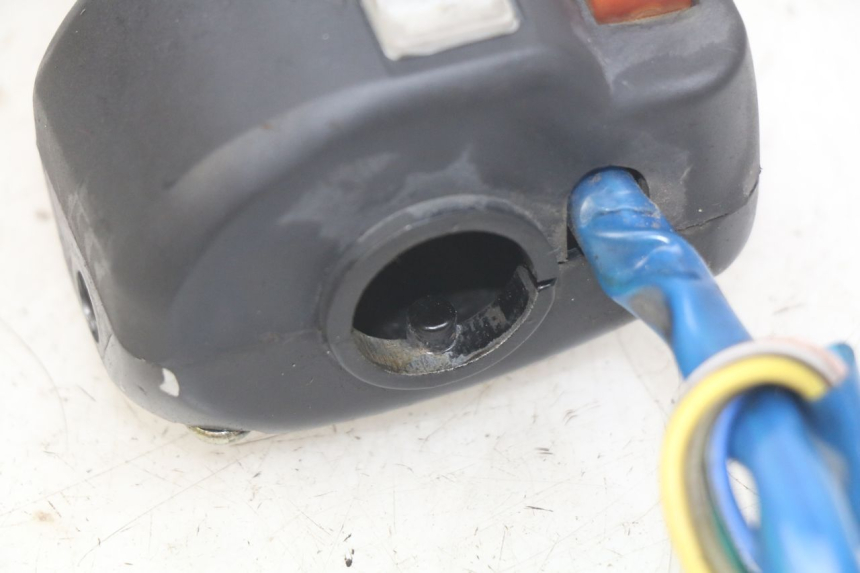 photo de MANUBRIO DESTRO KYMCO AGILITY 4T 50 (2005 - 2018) - Zoom sullo stato d'uso