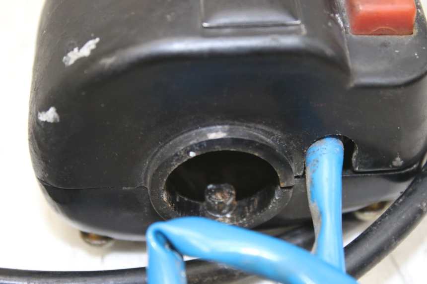 photo de MANUBRIO DESTRO KYMCO AGILITY 4T 50 (2005 - 2018) - Zoom sullo stato d'uso