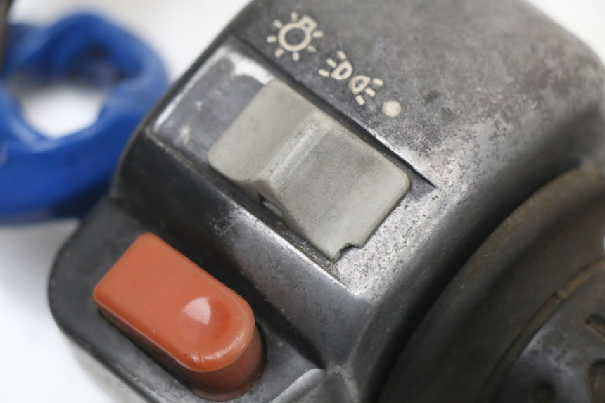 photo de MANUBRIO DESTRO KYMCO AGILITY 4T 50 (2005 - 2018) - Zoom sullo stato d'uso