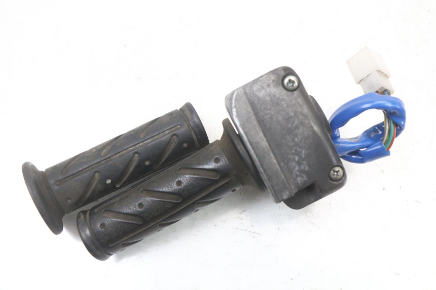 photo de MANUBRIO DESTRO KYMCO AGILITY 4T 50 (2005 - 2018) - Primo piano tecnico