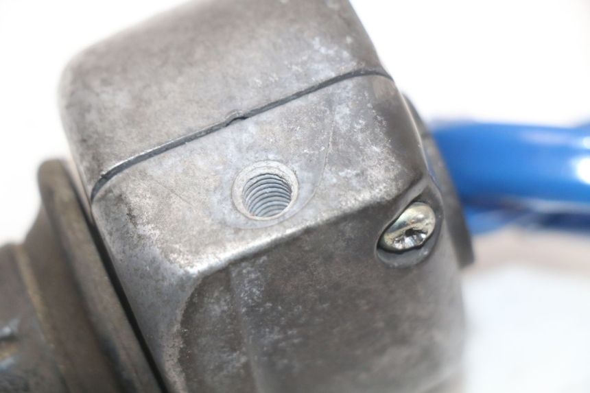 photo de MANUBRIO DESTRO KYMCO AGILITY 4T 50 (2005 - 2018) - Dettagli dei punti di fissaggio