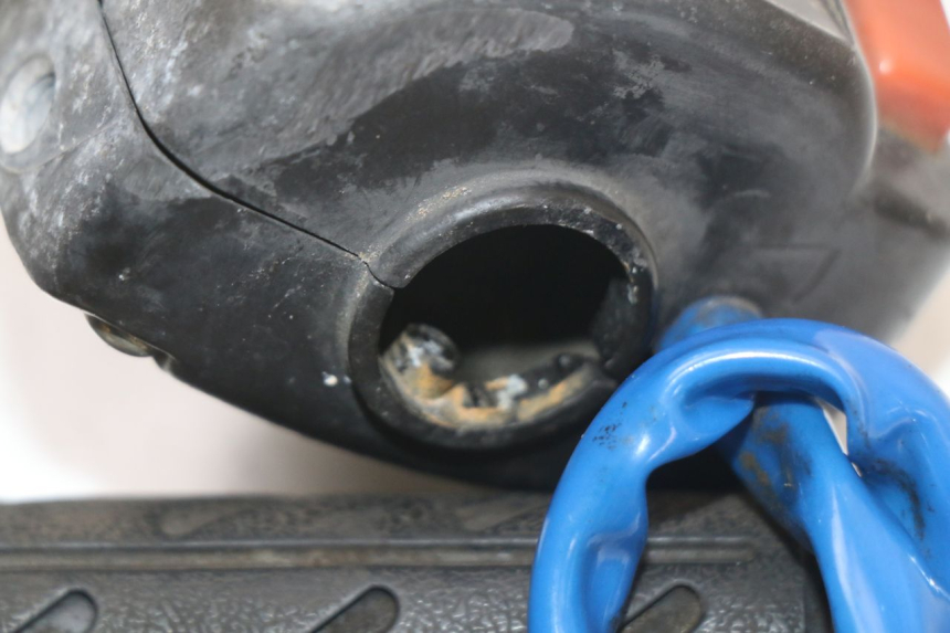 photo de MANUBRIO DESTRO KYMCO AGILITY 4T 50 (2005 - 2018) - Stato della superficie e materiale