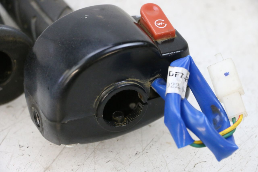 photo de COMMODO DESTRO KYMCO AGILITY 4T 50 (2018 - 2022) - Dettagli dei punti di fissaggio