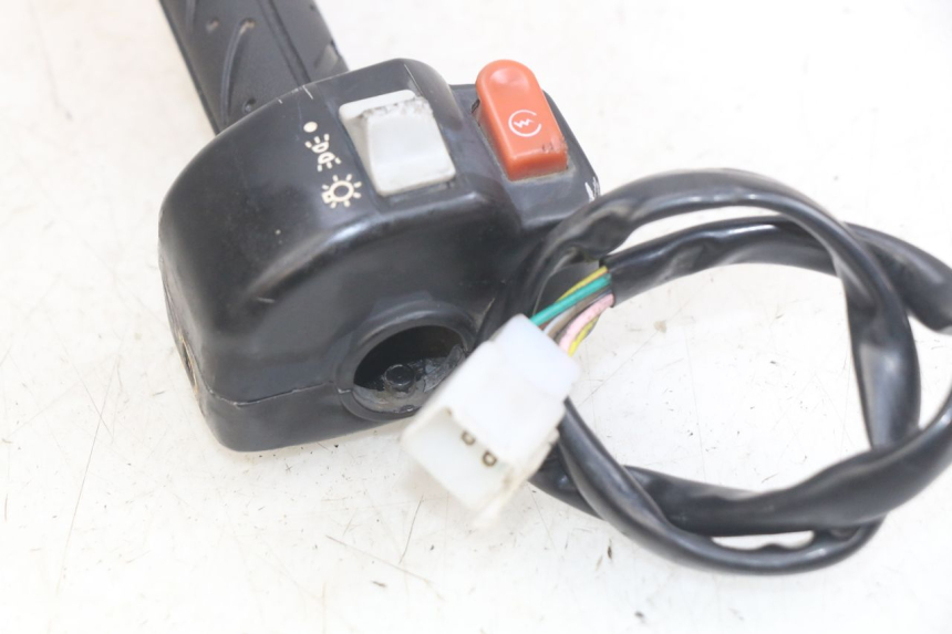 photo de MANUBRIO DESTRO KYMCO AGILITY NAKED RENOUVO 2T 50 (2011 - 2018) - Dettaglio del componente