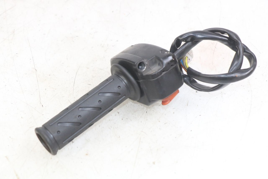 photo de MANUBRIO DESTRO KYMCO AGILITY NAKED RENOUVO 2T 50 (2011 - 2018) - Zoom sullo stato d'uso