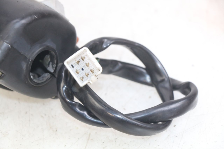 photo de MANUBRIO DESTRO KYMCO AGILITY NAKED RENOUVO 2T 50 (2011 - 2018) - Vista d'insieme del prodotto