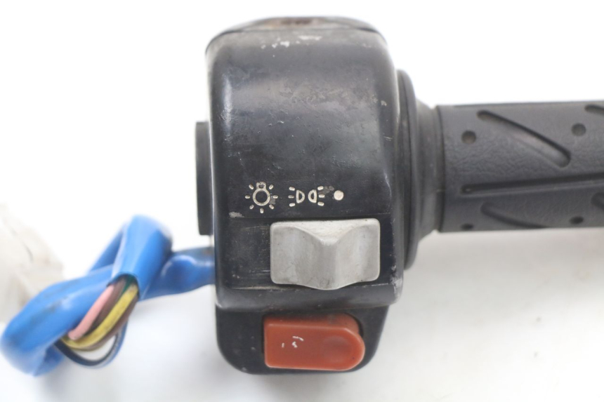 photo de COMMUTATORE DESTRO KYMCO AGILITY PREMIUM 50 (2007 - 2010) - Zoom sullo stato d'uso