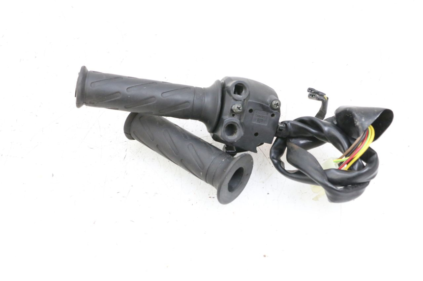 photo de COMMUTATORE DESTRO MAG POWER BOMBERS 4T 50 (2016 - 2026) - Zoom sullo stato d'uso