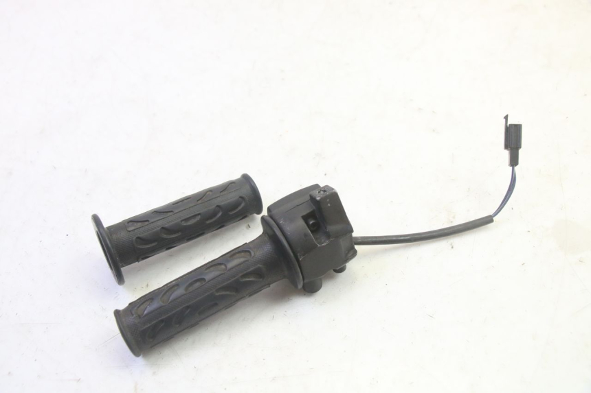 photo de MANUBRIO DESTRO MBK BOOSTER SPIRIT 50 (2004 - 2017) - Primo piano tecnico