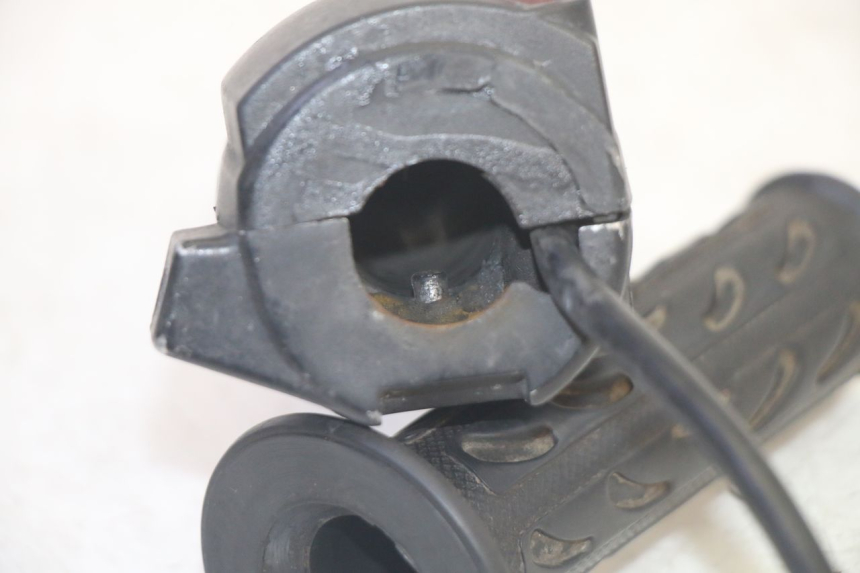 photo de MANUBRIO DESTRO MBK BOOSTER SPIRIT 50 (2004 - 2017) - Dettagli dei punti di fissaggio