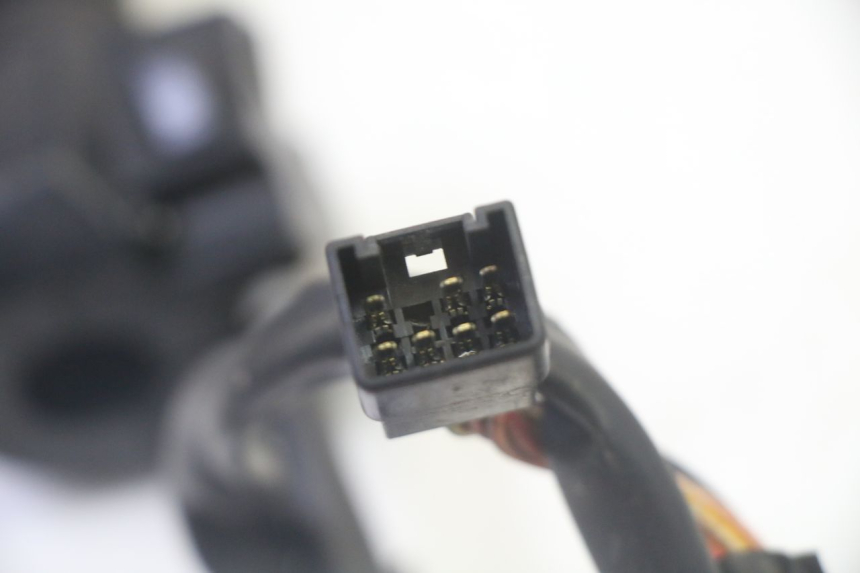 photo de MANUBRIO DESTRO SUZUKI BURGMAN 125 (2007 - 2014) - Stato della superficie e materiale