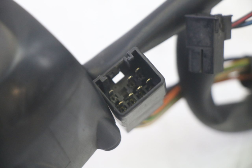 photo de MANUBRIO DESTRO SUZUKI BURGMAN 125 (2007 - 2014) - Stato della superficie e materiale