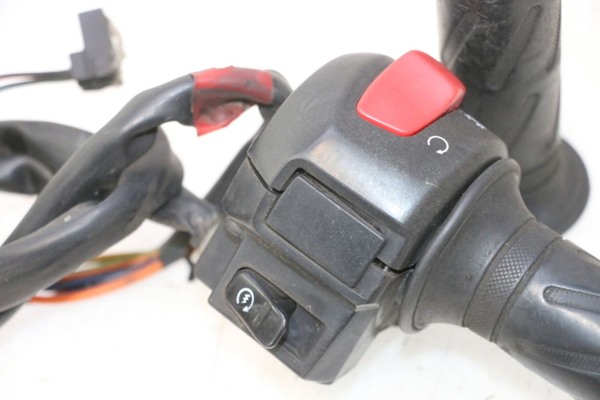 photo de MANUBRIO DESTRO SUZUKI BURGMAN 125 (2007 - 2014) - Altra vista dell'articolo