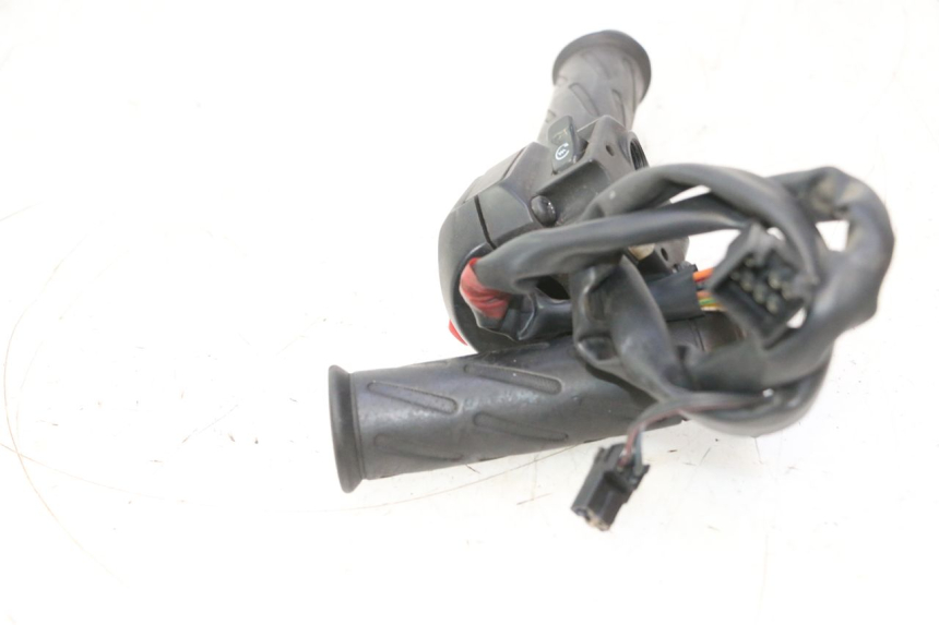 photo de MANUBRIO DESTRO SUZUKI BURGMAN 125 (2007 - 2014) - Vista d'insieme del prodotto