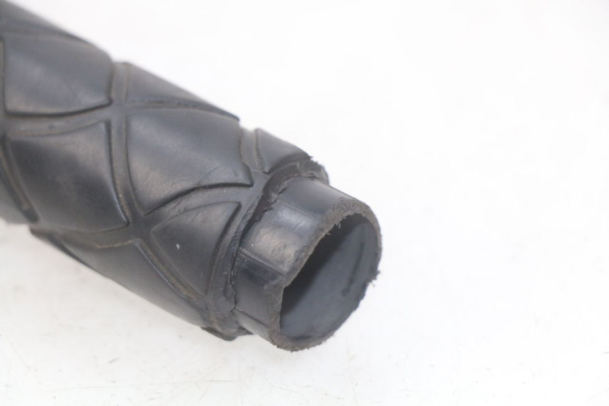 photo de MANUBRIO DESTRO YAMAHA BW'S 50 (1999 - 2003) - Dettagli dei punti di fissaggio