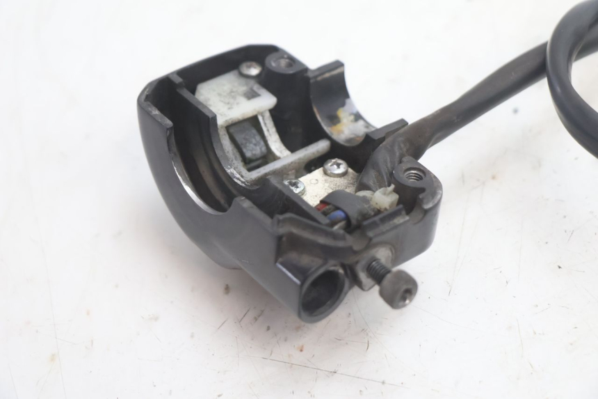 photo de MANUBRIO DESTRO YAMAHA BW'S BWS 125 (2010 - 2013) - Primo piano tecnico