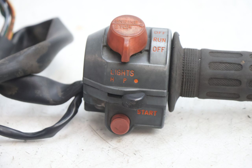 photo de COMMUTATORE DESTRO HONDA CB TWO FIFTY 250 (1991 - 2002) - Zoom sullo stato d'uso