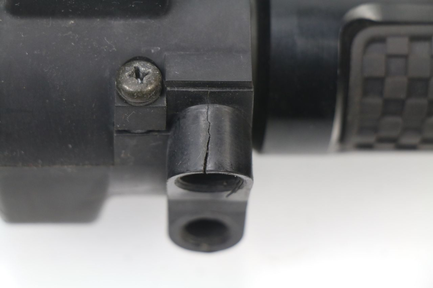 photo de COMMUTATORE DESTRO HONDA CBR 929 RR FIREBLADE 900 (2000 - 2001) - Zoom sullo stato d'uso