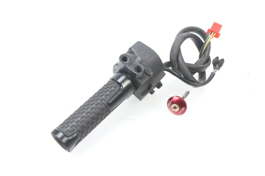 photo de COMMUTATORE DESTRO HONDA CBR 929 RR FIREBLADE 900 (2000 - 2001) - Dettagli dei punti di fissaggio