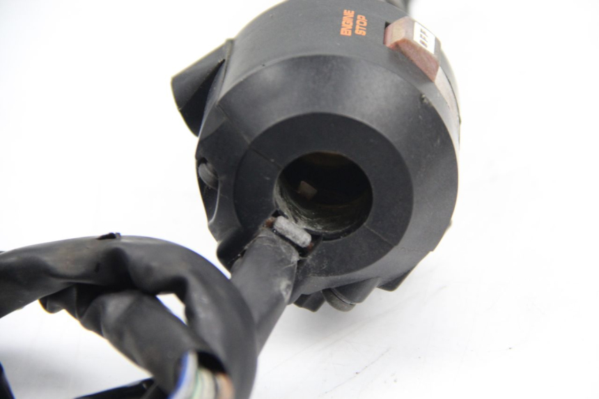 photo de Comando destro HONDA CBR F SC21 1000 (1986 - 1992) - Zoom sullo stato d'uso