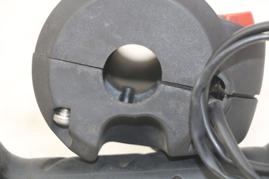 photo de MANUBRIO DESTRO PEUGEOT CITYSTAR 2T 50 (2018 - 2021) - Dettaglio del componente