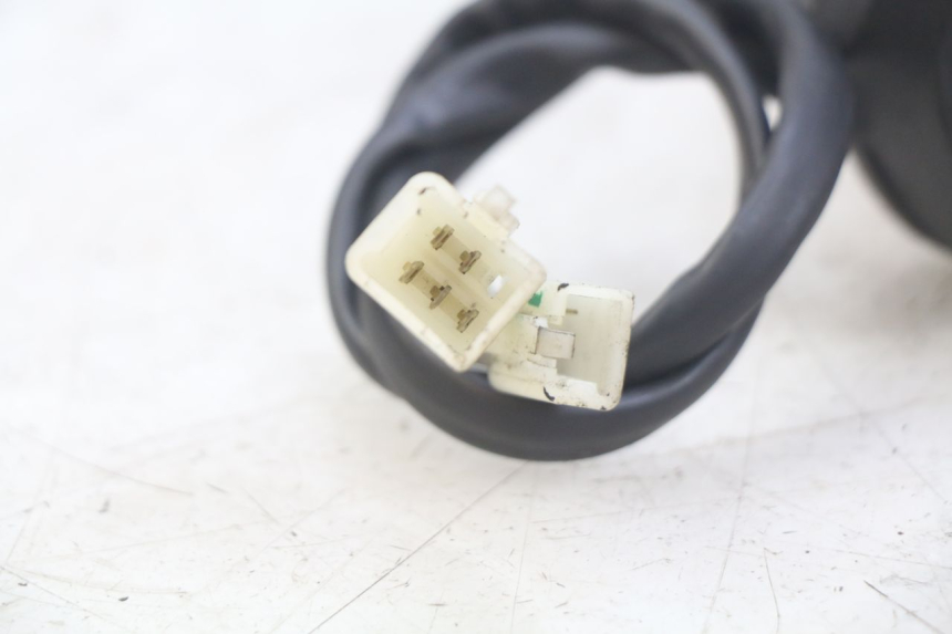 photo de MANUBRIO DESTRO PEUGEOT CITYSTAR AIR 125 (2014 - 2017) - Dettagli dei punti di fissaggio