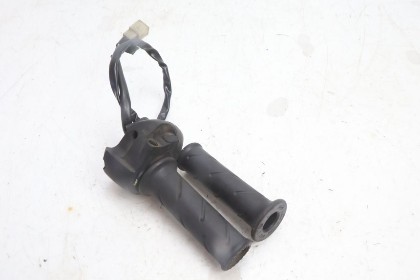 photo de MANUBRIO DESTRO PEUGEOT CITYSTAR 125 (2011 - 2017) - Dettaglio del componente