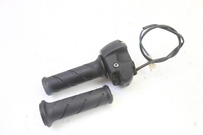 photo de MANUBRIO DESTRO PEUGEOT CITYSTAR 50 (2013 - 2017) - Primo piano tecnico