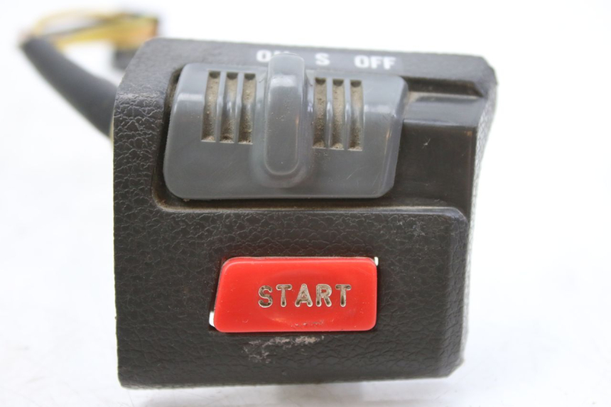 photo de MANUBRIO DESTRO SUZUKI CP 80 (1985 - 1996) - Dettaglio del componente