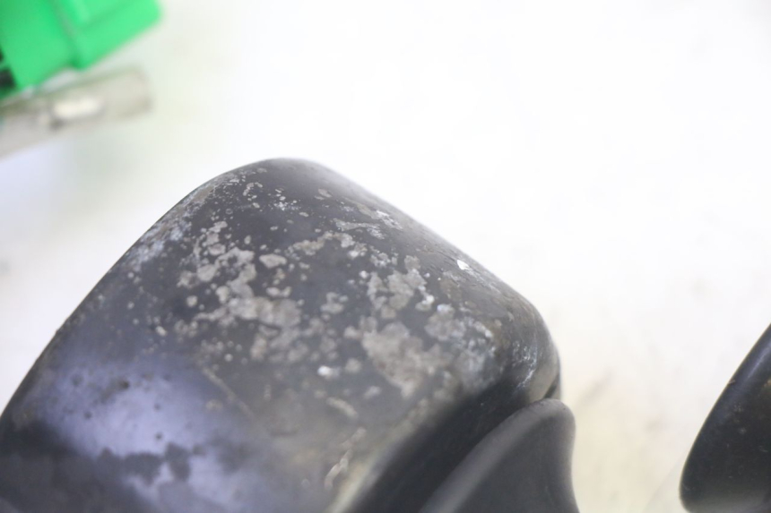 photo de MANUBRIO DESTRO SYM CROX 4T 50 (2016 - 2023) - Zoom sullo stato d'uso