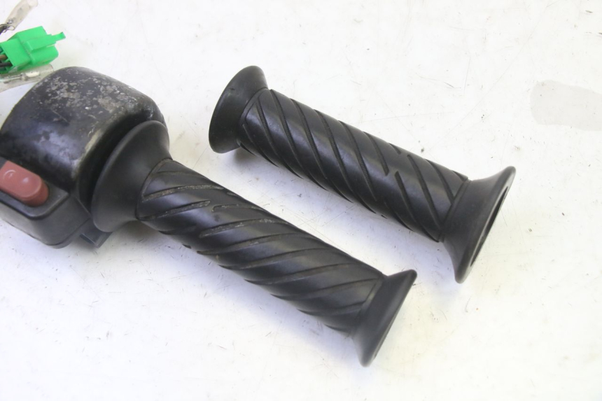 photo de MANUBRIO DESTRO SYM CROX 4T 50 (2016 - 2023) - Primo piano tecnico