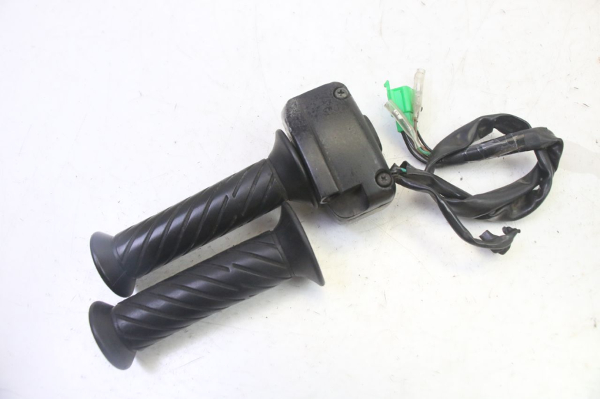 photo de MANUBRIO DESTRO SYM CROX 4T 50 (2016 - 2023) - Dettagli dei punti di fissaggio