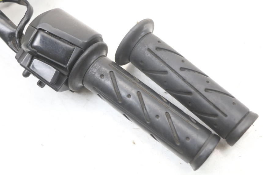 photo de MANUBRIO DESTRO KYMCO DINK 4T 50 (2007 - 2018) - Zoom sullo stato d'uso