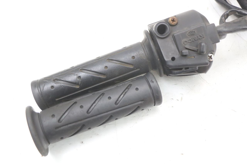 photo de MANUBRIO DESTRO KYMCO DINK 4T 50 (2007 - 2018) - Primo piano tecnico